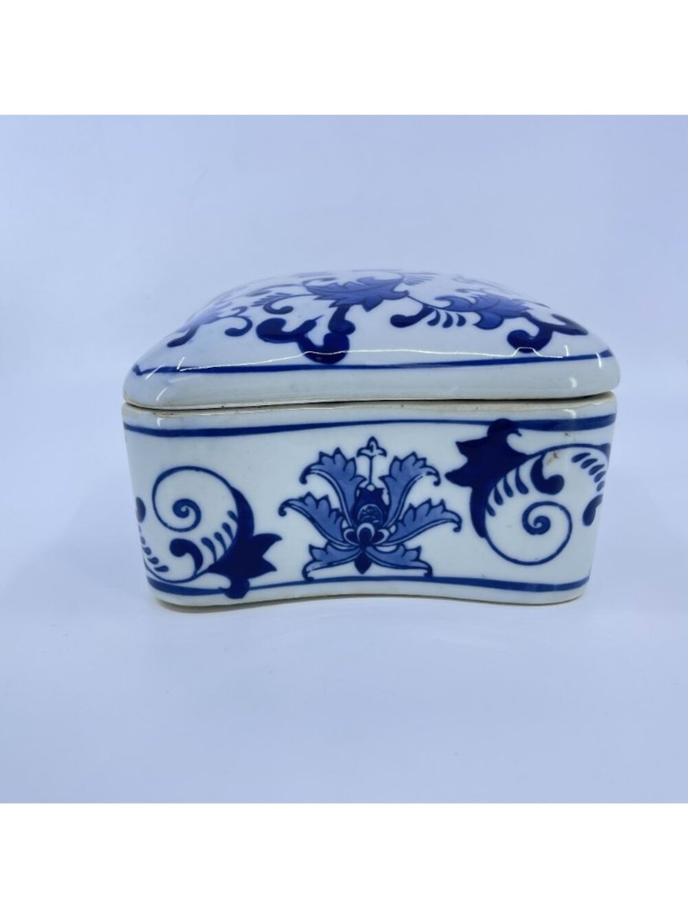 vintage blue & white ceramic trinket box with floral design chinoiserie keepsake - Picture 2 of 8